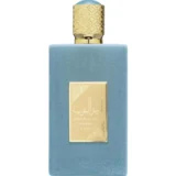 Frasco rectangular de terciopelo azul claro de Asdaaf Ameer Al Arab Imperium 100 ml con placa dorada en relieve y tapón labrado en oro