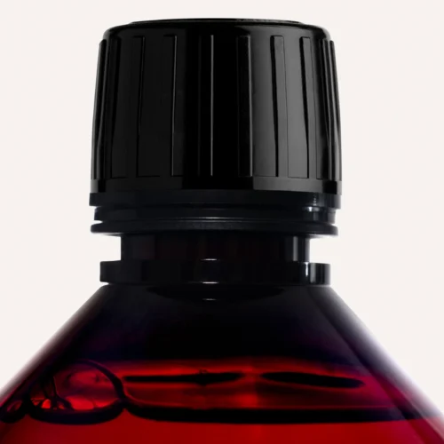 Essential Parfums Bois Impérial Detergente 1L - Detalle del tapón Essential Parfums Bois Impérial detergente 1L, detalle del tapón y del líquido ámbar, colada perfumada amaderada