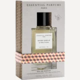 Estuche gris de Divine Vanille 100 ml de Essential Parfums en tres cuartos, con ventana troquelada, faja geométrica rosa y lomo de cartón ondulado
