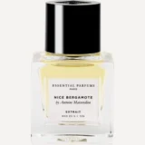 Frasco cuadrado de cristal transparente de Nice Bergamote Extrait 30 ml de Essential Parfums con jugo amarillo, tapón negro y etiqueta blanca