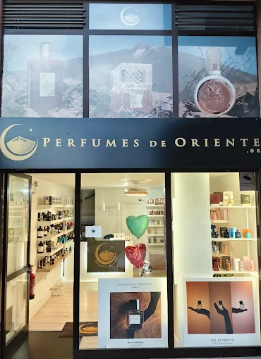 Fachada de Perfumes de Oriente en Calle Pintor Martín González, Santa Cruz de Tenerife