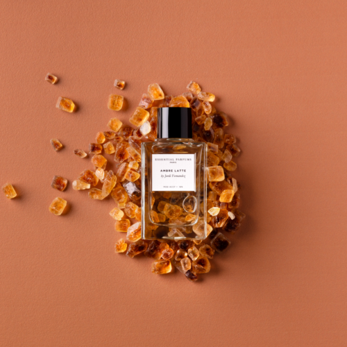 Essential Parfums Ambre Latte 100ml - Ambiente Ambiente Ambre Latte Essential Parfums, perfume nicho gourmand amaderado lácteo en atmósfera cálida y cremosa
